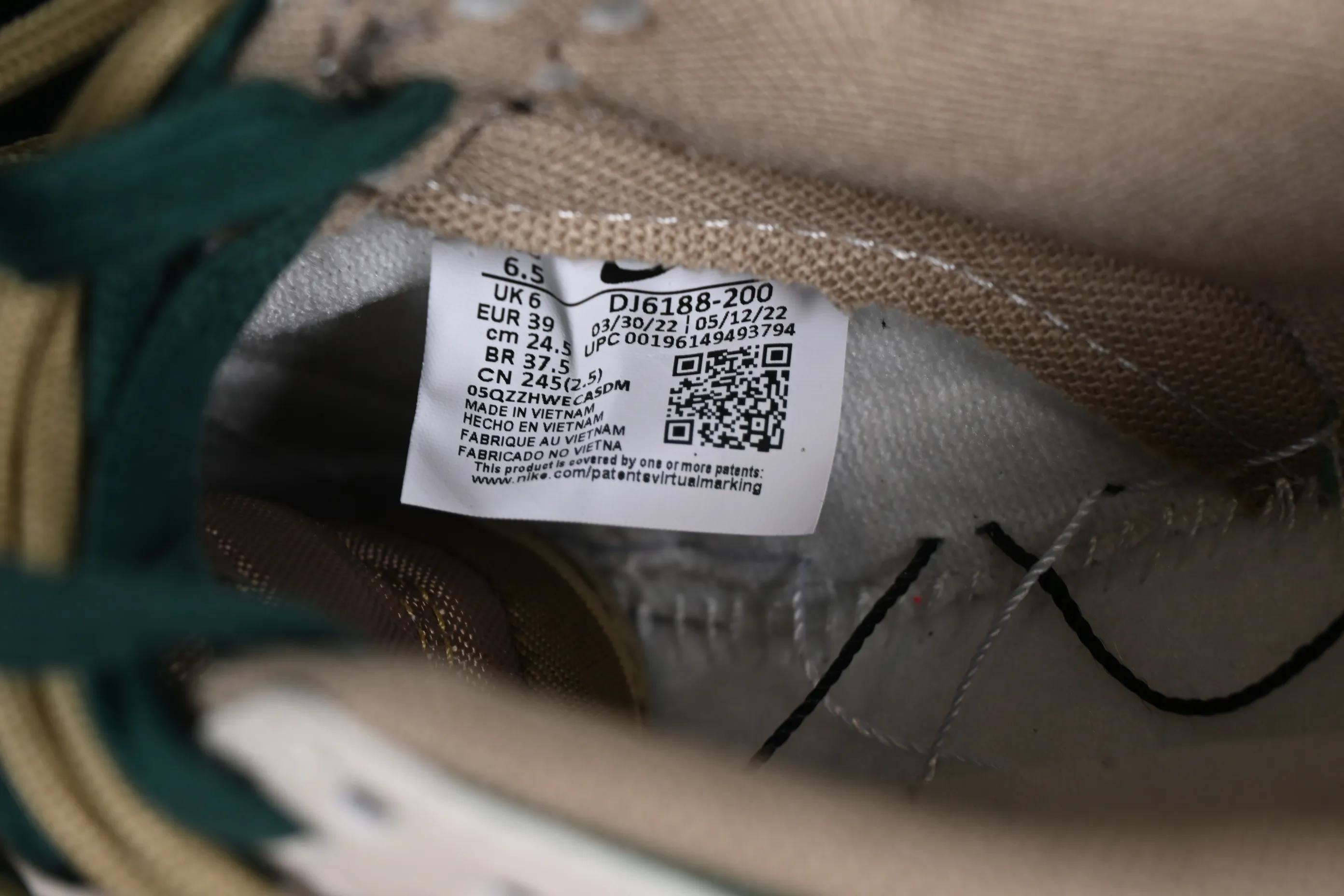 All Categories Nk SB Dunk Series Nk SB Dunk Low Low-top Sneakers Nk Dunk Low Panda Prank-Christmas Jungle Elk Brown Green SB Strappy Low-top Casual Sneakers DJ6188-200